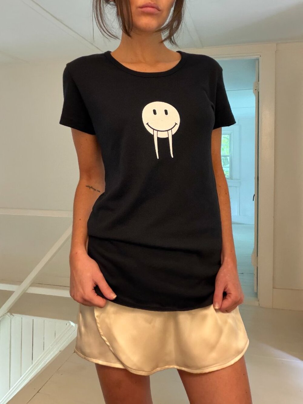 Alternative Apparel Walrus Graphic T-Shirt NWOT Black Size M